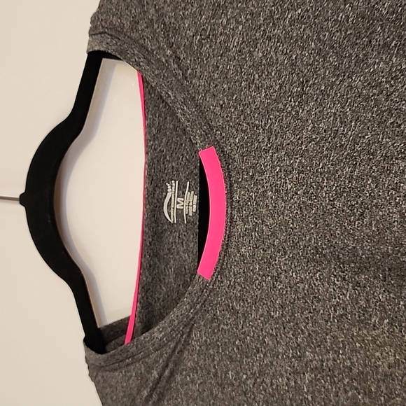 Workout long sleeve with hood - Picture 3 of 11